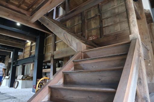 古民家の趣ある木造階段 木造建築,階段,古民家の写真素材