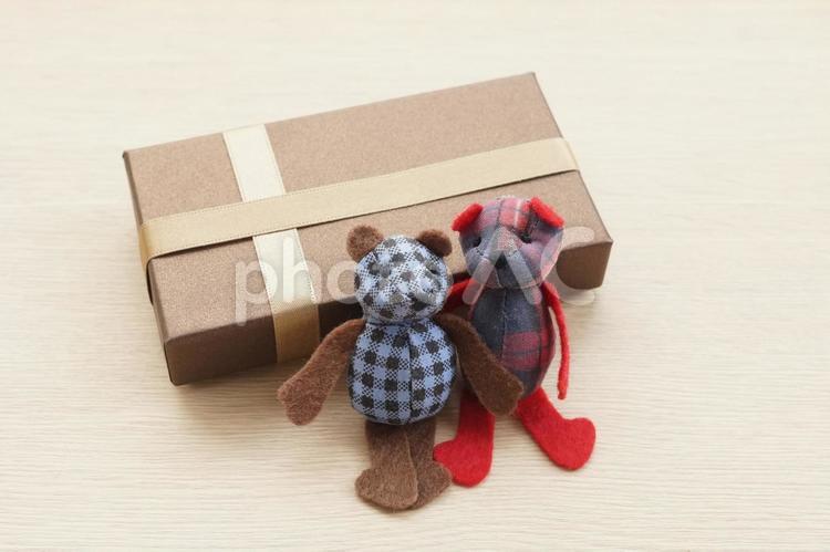 プレゼントと2体のテディベア　ギフト ぬいぐるみ,小物,プレゼントの写真素材