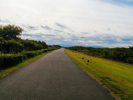 木曽川沿いの土手 木曽川,土手,道路の写真素材