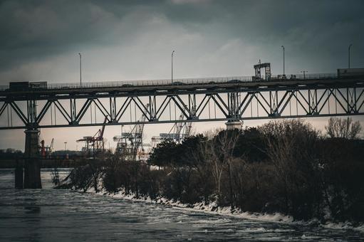 モントリオールの現代橋 橋,車,川の写真素材