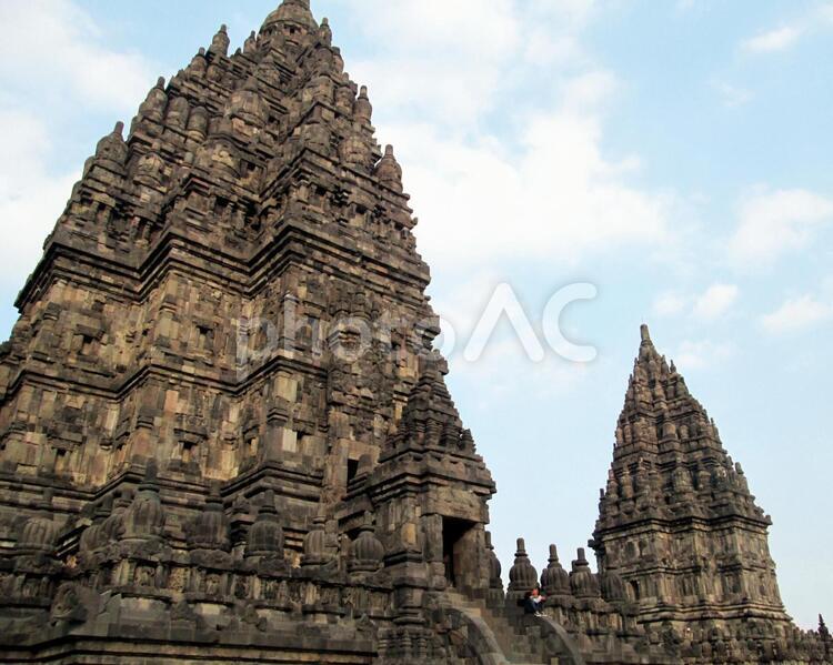 ジョグジャカルタのプランバナン寺院遺跡群，インドネシア プナンバナン寺院遺跡群,ヒンドゥー教寺院,仏教寺院の写真素材