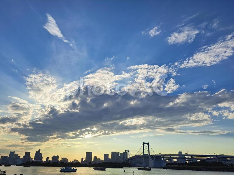 お台場の夕方 空,夕焼け,夕焼け空の写真素材