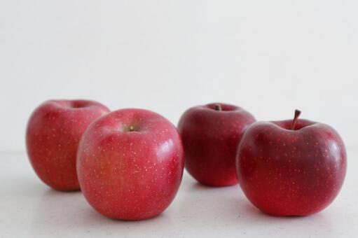 赤りんご2種類 林檎,果物,アップルの写真素材