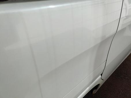 車のドアの黒い筋汚れ 車のドアの黒い筋汚れの写真