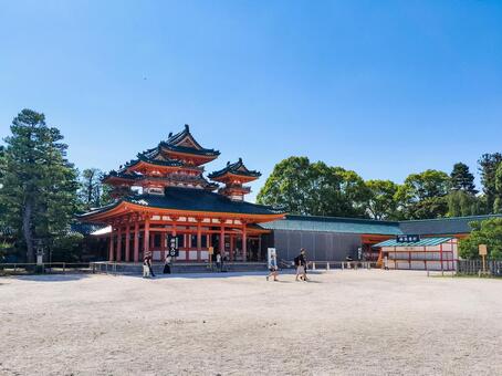 京都　平安神宮　白虎楼と神苑入口 平安神宮,白虎楼,神苑入口の写真素材