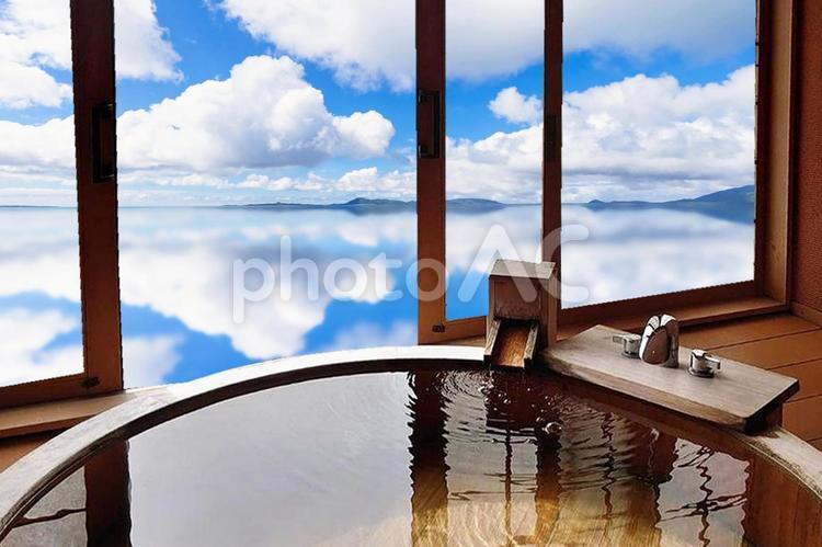 海と温泉のイメージ 温泉,露天風呂,旅の写真素材