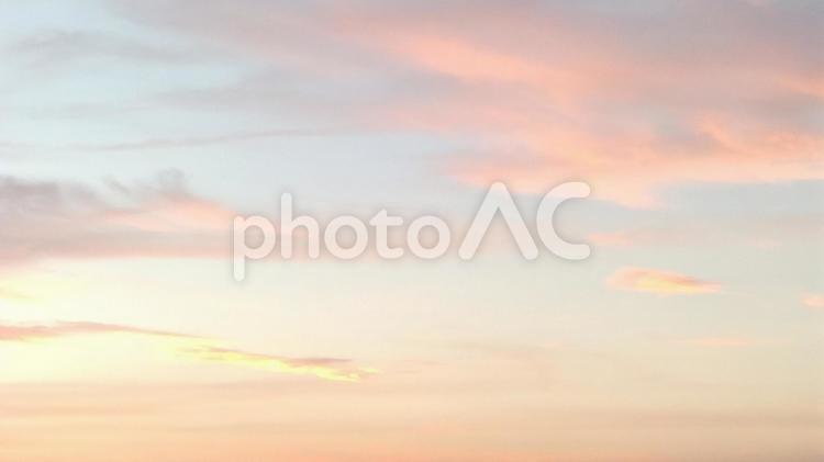 夕暮れ雲2 夕暮れ,夕焼け,空の写真素材