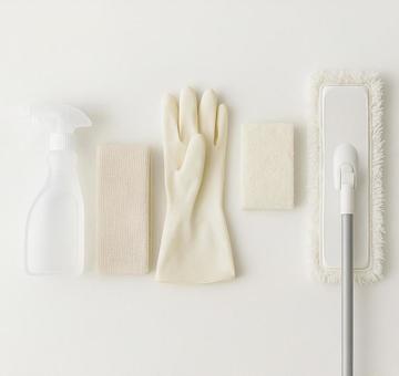 Image of a set of cleaning tools lined up on a white background, clean up, cleaning tool, cleaning, JPG