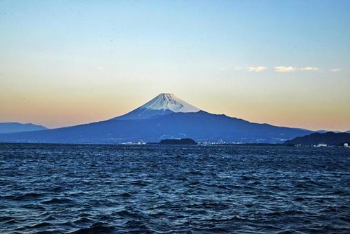 Photo, numazu, suruga bay, breaking dawn, 