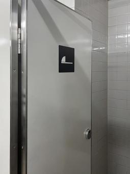 トイレの扉(和式) トイレの扉(和式)の写真
