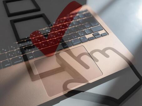 タスク管理やチェック作業をイメージ写真 ノートパソコン,チェックボックス,タスク管理の写真素材