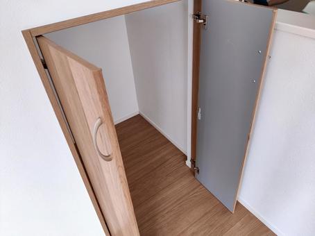 新築住宅のクローゼット内部 クローゼット,収納,室内の写真素材