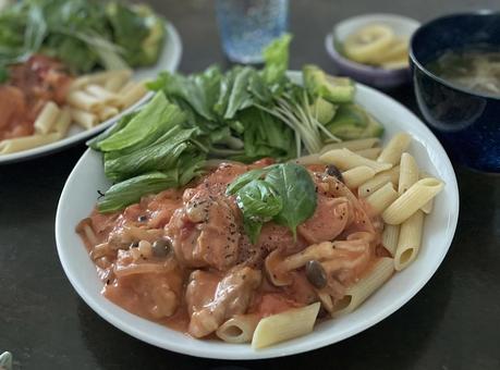 チキンのトマトクリーム煮 チキンのトマトクリーム煮 鶏,チキン,トマトの写真素材