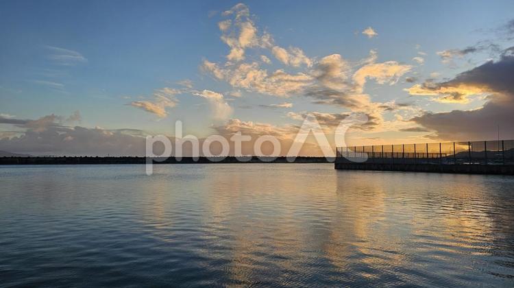 沖縄の夕暮れ 沖縄,夕暮れ,雲の写真素材