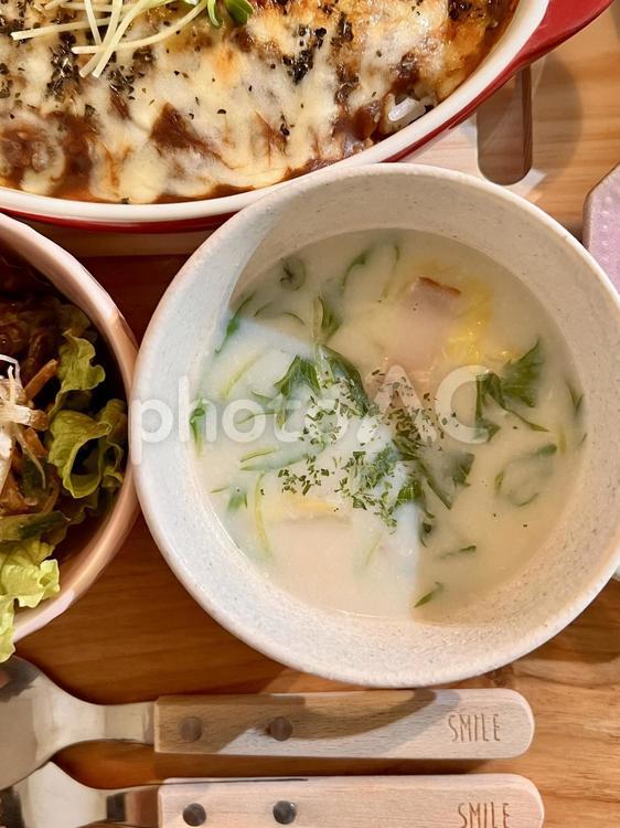 白菜と水菜の豆乳スープ 食事,ご飯,夜ごはんの写真素材