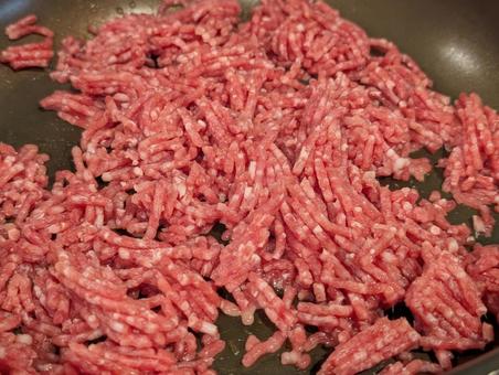 ひき肉を炒める ひき肉を炒めるの写真