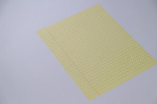 黄色い罫線ノート用紙 黄色い罫線ノート用紙の写真