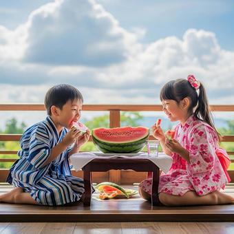 スイカを食べる子どもたち スイカを食べる子どもたちの写真