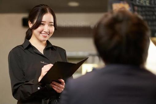 Asian female taking an order at a restaurant, kadın, yarı zamanlı iş, restoran, JPG