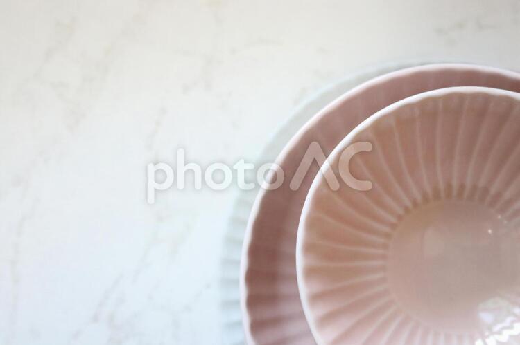 重ねた陶器のお皿 お皿,陶器,食器の写真素材