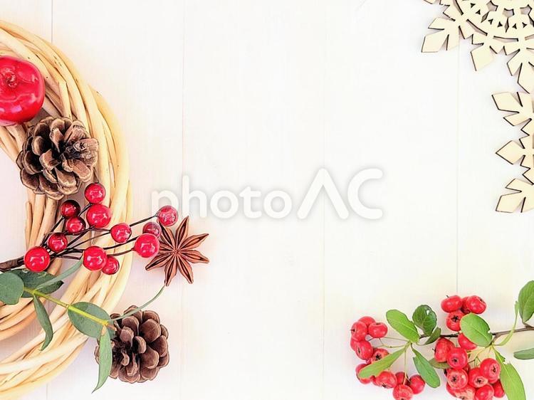 自然素材の素朴なクリスマスリース 12月,クリスマス,冬の写真素材