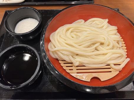 Zaru udon noodles topped with grated yam, JPG Zaru udon noodles topped with grated yam, JPG