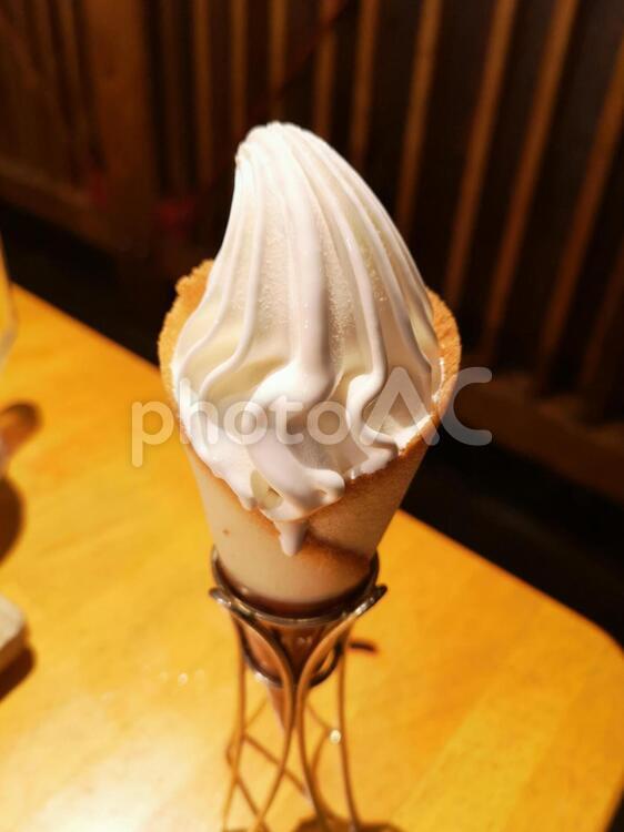 ラングドシャのソフトクリーム ソフトクリーム,ラングドシャ,バニラの写真素材