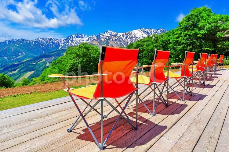 夏の高原リゾート・デッキチェア・風景 夏,高原,リゾートの写真素材