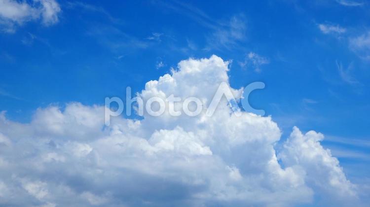 夏の空・もくもくの入道雲 夏,入道雲,青空の写真素材