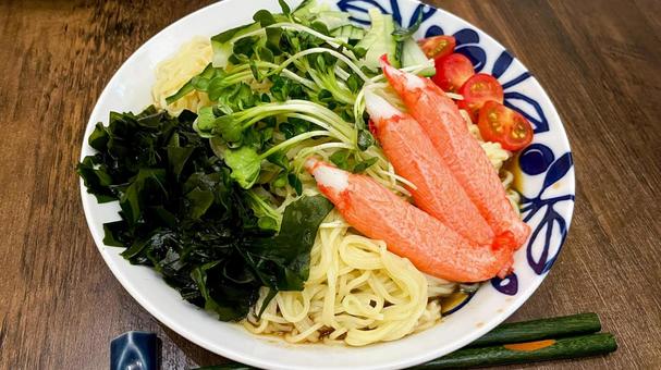 カニかまと野菜の冷やし中華 カニかまと野菜の冷やし中華 冷やし中華,カニかま,野菜の写真素材