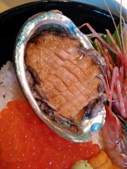 How much do you like seafood and abalone, bowl of rice topped with sashimi, sea urchin, how much, JPG