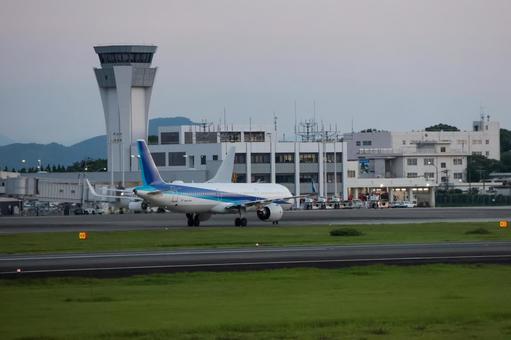 Crimson Edge Crimson Edge 飛行機,航空機,旅客機の写真素材