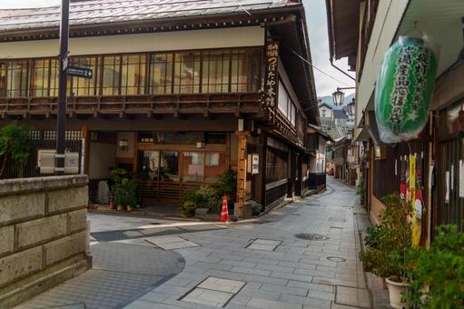 渋温泉の街並み 渋温泉の街並み 渋温泉,街並み,伝統的建造物の写真素材