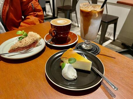 カフェ巡り　チーズケーキ　ティータイム カフェ巡り,チーズケーキ,ティータイムの写真素材