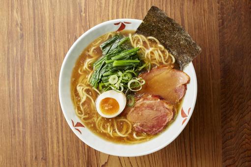 醤油豚骨ラーメン 真俯瞰 醤油豚骨ラーメン 真俯瞰 醤油豚骨ラーメン,豚骨醤油,醤油豚骨の写真素材
