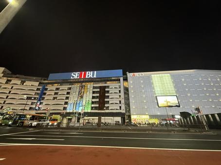 夜の西武百貨店 夜の西武百貨店 夜,街,道の写真素材