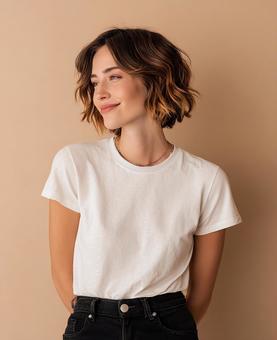 自信に満ちた表情の女性の写真