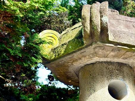 苔の生えた石灯篭 苔の生えた石灯篭の写真