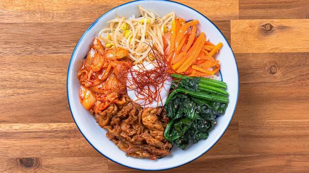 彩り豊かなビビンバ丼 ビビンバ,韓国料理,丼の写真素材