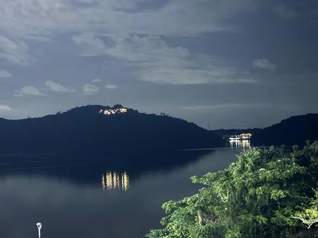 浜名湖SAの夜景と湖面の灯り 浜名湖SAの夜景と湖面の灯り 浜名湖サービスエリア,浜松市,静岡県の写真素材