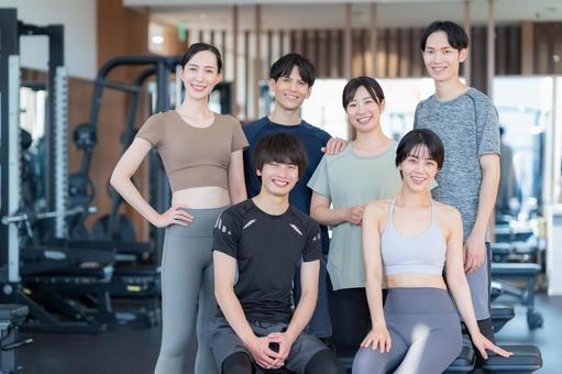 スポーツジムでトレーニングをする若い男女 スポーツジム,フィットネス,ダイエットの写真素材