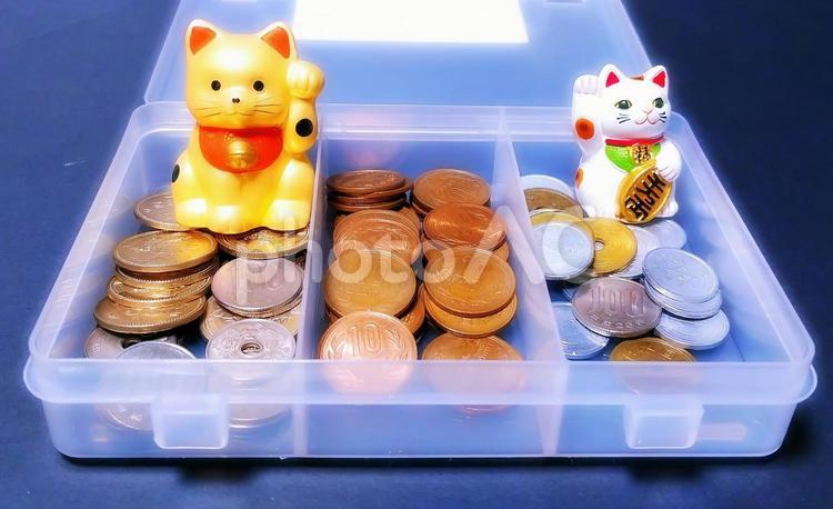 お金/硬貨と招き猫 お金,硬貨,招き猫の写真素材