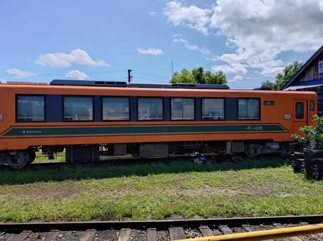 線路と走れメロス号の写真