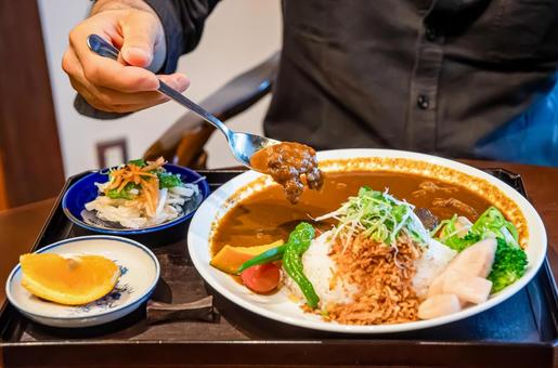 スパイシーだけど辛すぎないカレー スパイシーだけど辛すぎないカレーの写真