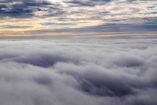 栗駒山山頂 雲海と光の絶景の写真