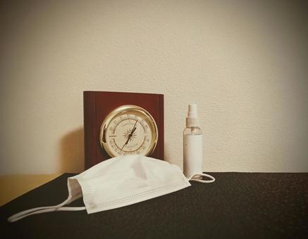 予防の季節 マスク,消毒スプレー,エタノールの写真素材