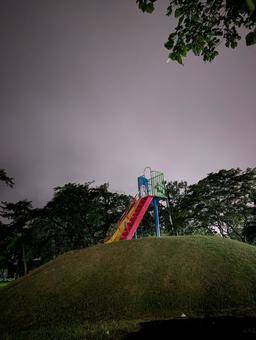 夜の公園 すべり台 夜の公園 すべり台 夜の公園,夜,公園の写真素材