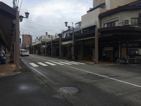 高山国分寺通り商店街と雨上がりの空、街並 高山国分寺通り商店街,高山,雨上がりの写真素材