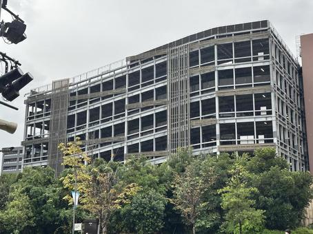 都市部の立体駐車場 都市部の立体駐車場の写真