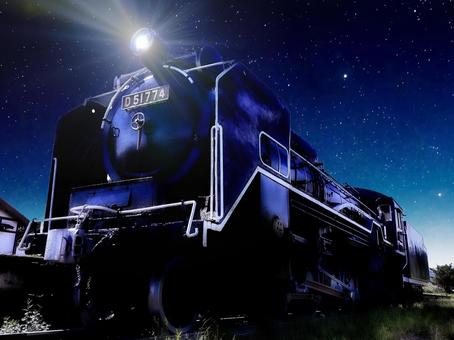 イメージ素材/夜の展示D51と星空 イメージ素材/夜の展示D51と星空の写真